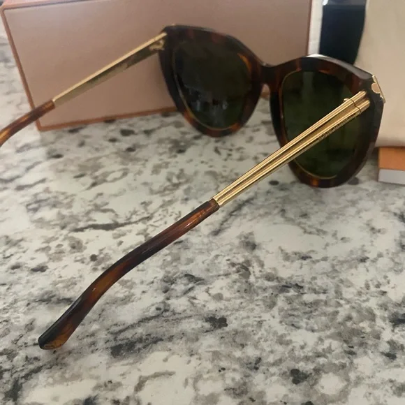 Louis Vuitton Sunglasses - Picture 4 of 4